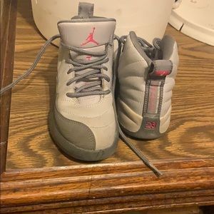 Jordan 12 retro . Wolf grey/vivid pink